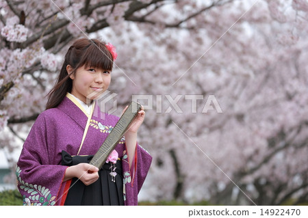 10.20 Japanese woman hakama post diploma in twenties 14922470