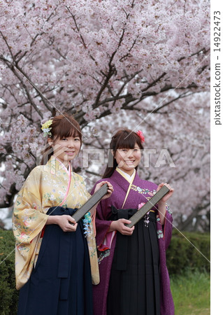 10.20 Japanese woman hakama post diploma in twenties 14922473