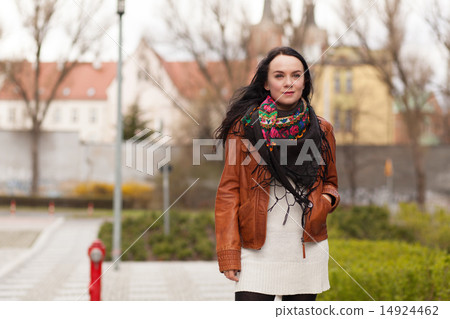 Young stylish woman in a city 14924462