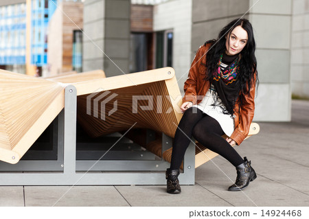 Young stylish woman in a city Young stylish woman in a city 14924468