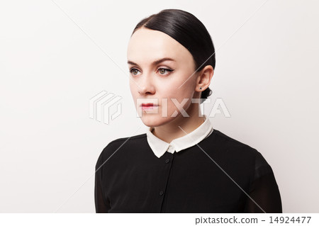 Retro portrait of a young woman Retro portrait of a young woman 14924477