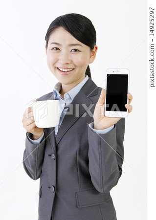 一個女人在一隻手與智能手機休息 14925297