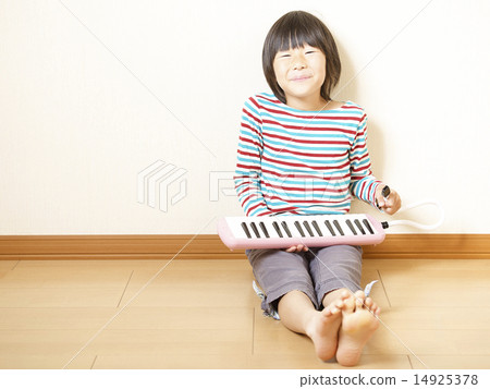 Keyboard harmonicas and girls 14925378