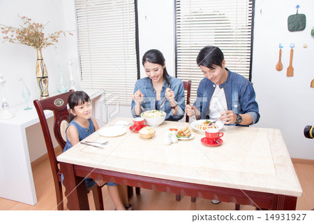 parent and child, household, daughter, family parent and child, household, daughter, family 14931927