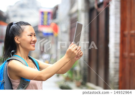 young woman tourist use digital tablet 14932964