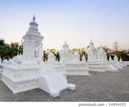 The golden pagoda at Suan Dok Temple , Thailand. The golden pagoda at Suan Dok Temple , Thailand. 14934255