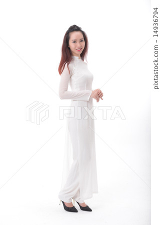 Vietnamese girls wearing Ao-zai 14936794
