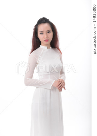 A young woman wearing Ao-zai 14936800