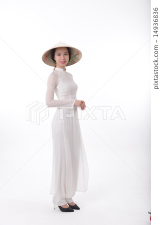 A young woman wearing Ao-zai 14936836