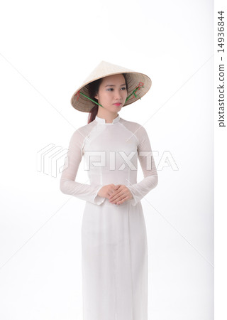 A young woman wearing Ao-zai 14936844