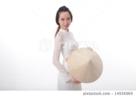 A young woman wearing Ao-zai 14936869