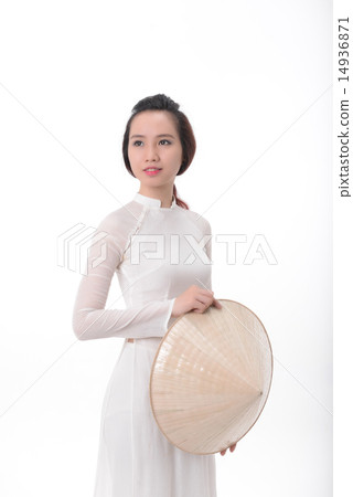 一個年輕的女人穿著Ao-zai 14936871