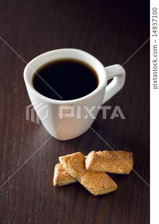 almond cookies and coffee 14937100