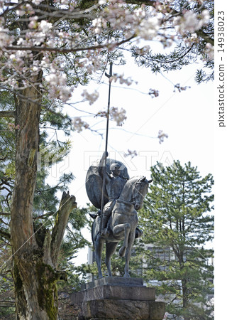 Kaga Hyōmaishi clan's ancestor Maeda Toshiya statue 14938023
