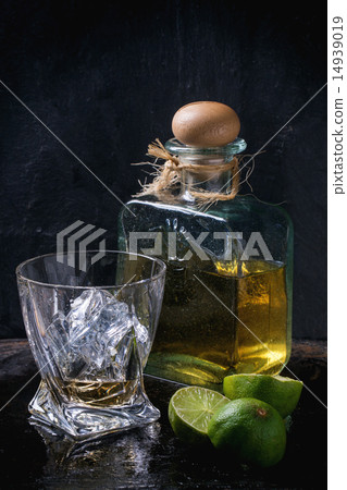 Tequila and limes 14939019