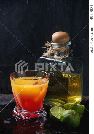 Tequila sunrise cocktail 14939021