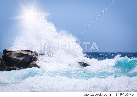 Waves crushing into the rocks Waves crushing into the rocks 14940570