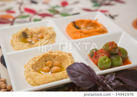 Delicious and healthy hummus Delicious and healthy hummus 14942976