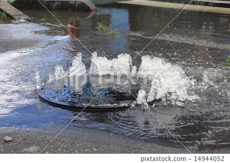 Manhole to be flooded 14944052