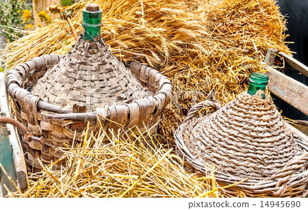 Autumn demijohn wicker Autumn demijohn wicker 14945690