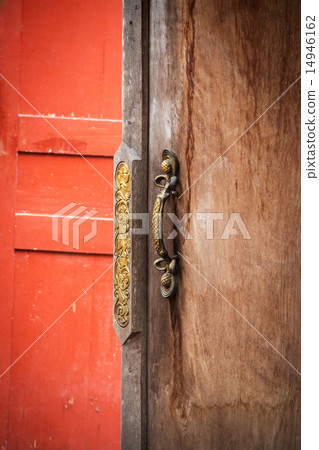 Close up handle door wood on home Close up handle door wood on home 14946162
