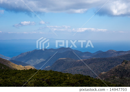 Scenery from Shiretoko Pass "Mountains of Rausu and Kunashirijima" 14947703