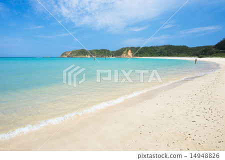 海灘和Ibu-bama在沖繩島 14948826