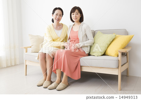 Pregnant women and senior women 14949313