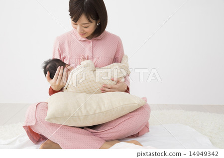 Lying Mother and Baby Lying Mother and Baby 14949342