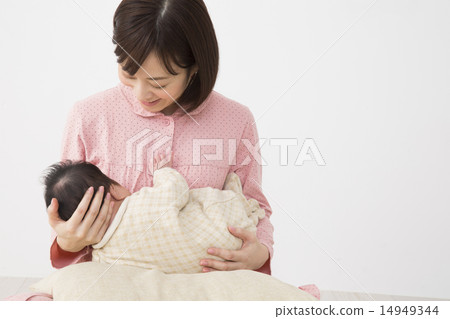 Mothers breastfeeding 14949344