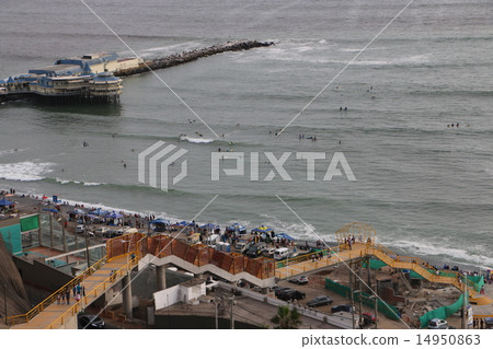 World Heritage The Pacific Ocean seen from the girlfriend's garden in Lima, the capital city of Peru 14950863