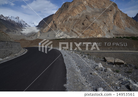 Pakistan upper Hunza Passat Karakoram Highway and Pasu Glacier 14953561