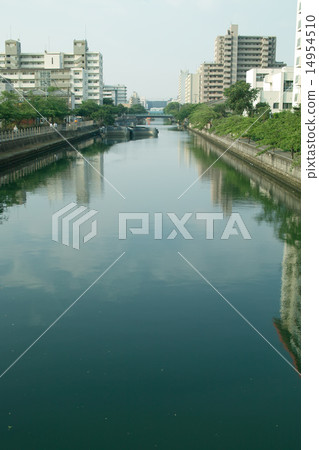 Blue sky and Seongno canal 14954510
