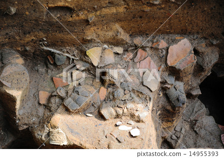 Excavation of Jomon pottery Excavation of Jomon pottery 14955393