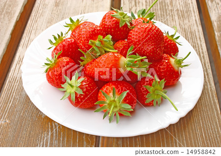 Strawberries on a plate Strawberries on a plate 14958842