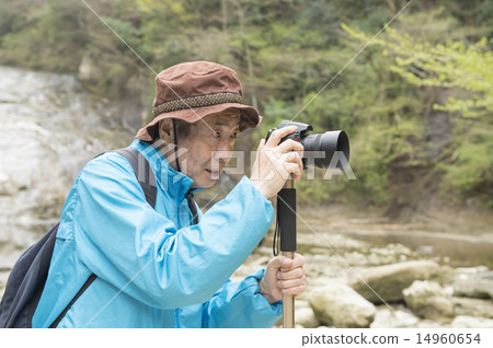 Senior men taking pictures Senior men taking pictures 14960654