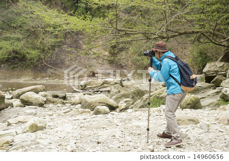 Senior men taking pictures Senior men taking pictures 14960656