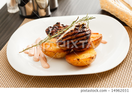 steak with potatoes steak with potatoes 14962031