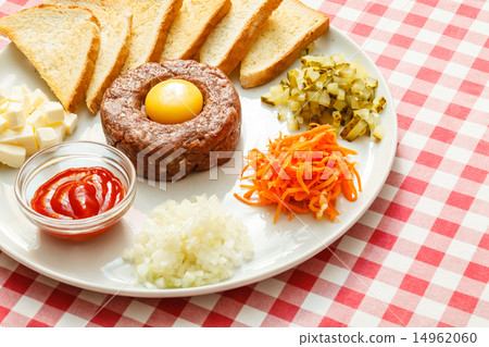 tartare meat with egg yolk 14962060