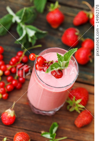 Berry smoothie Berry smoothie 14962378