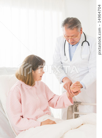 Senior couple caregiver image 14964704