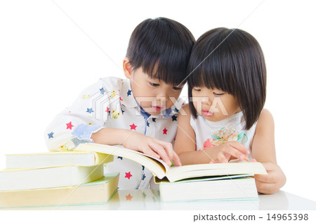 Asian kids shared a book Asian kids shared a book 14965398