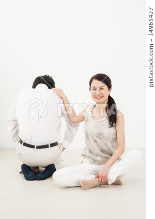 妻子寬恕她的丈夫 14965427