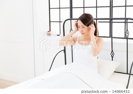 A waking woman 14966452