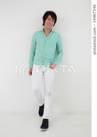 Tidy going to the wall 14967346