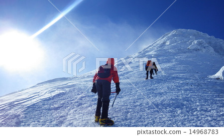 Mountain climbing Yatsugatake in winter Mountain climbing Yatsugatake in winter 14968783