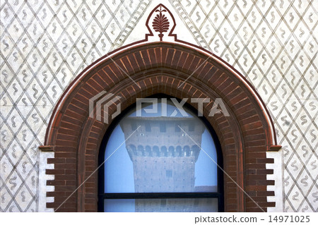 castello sforzesco in una finestra 14971025