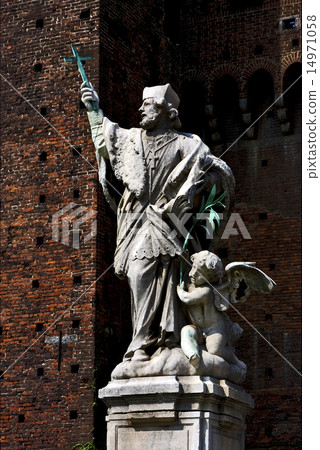 statue in the castle 14971058