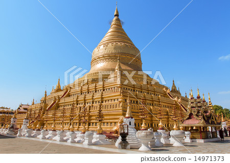 Shwezigon Pagoda in Bagan, Myanmar 14971373