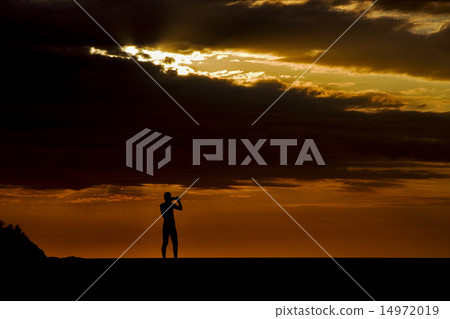 take a photo in the sunset 14972019